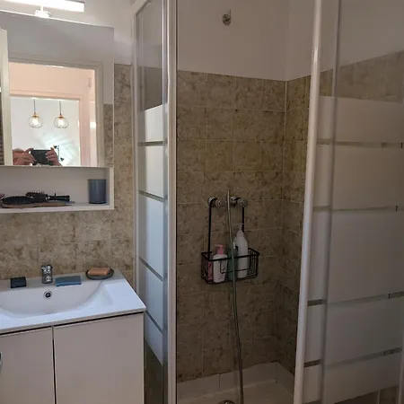 Superbe T2 A 3mn A Pied De La De Cap Long Saint-Raphaël