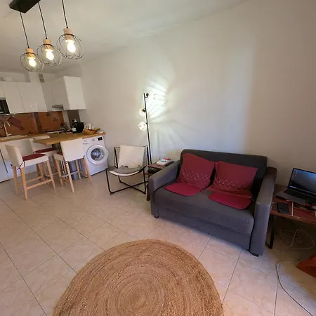 Superbe T2 à 3mn à Pied De La De Cap Long *