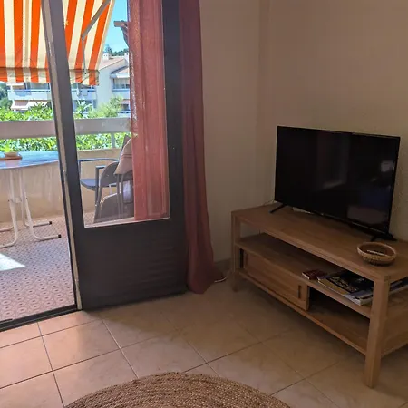 Superbe T2 à 3mn à Pied De La De Cap Long * Saint-Raphaël