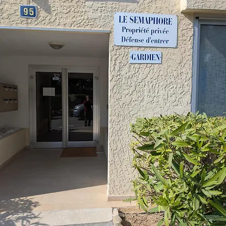 Superbe T2 à 3mn à Pied De La De Cap Long Saint-Raphaël