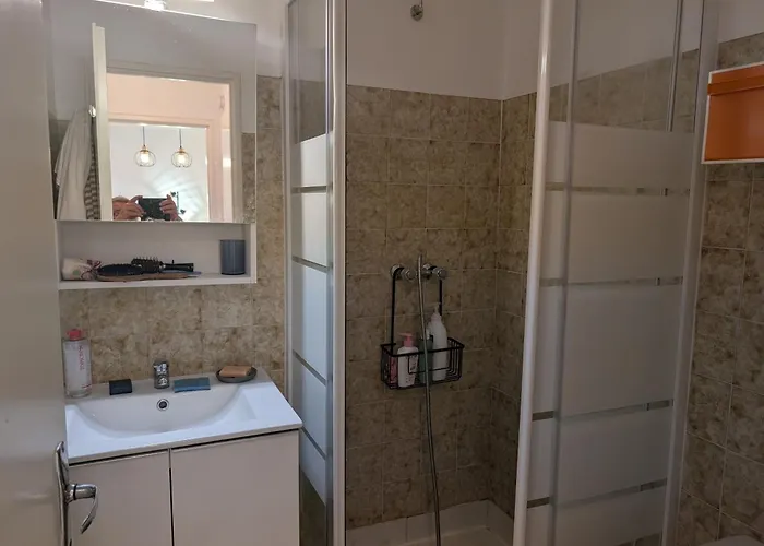 Superbe T2 A 3mn A Pied De La De Cap Long Saint-Raphael (Var)